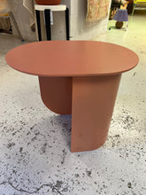 Load image into Gallery viewer, Plateau Side Table Pink